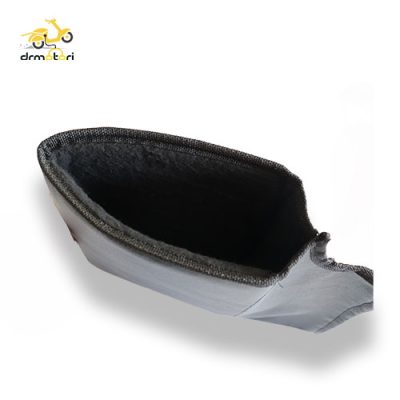دستش روی فرمان موتور سیکلت سایز بزرگ