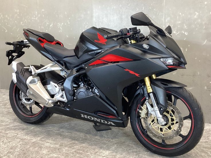 بررسی هوندا CBR 250 RR